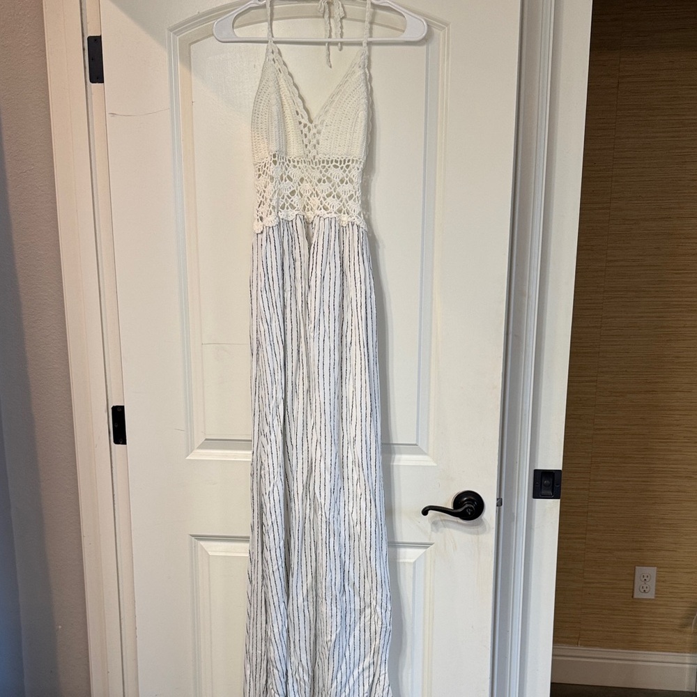 Elegant White Backless Dress